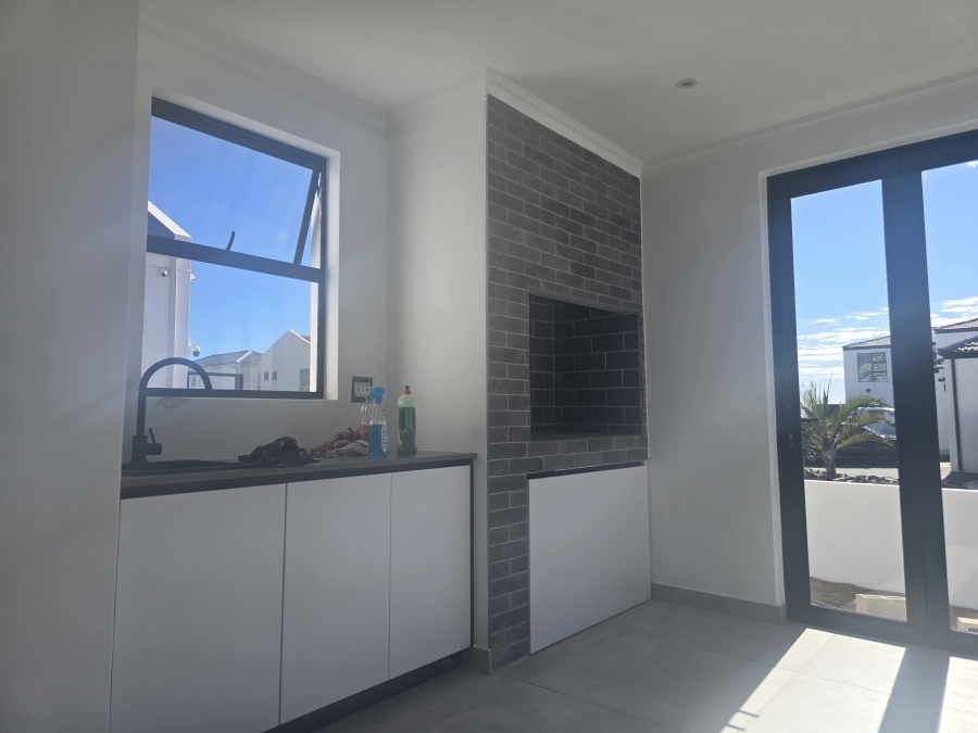 3 Bedroom Property for Sale in Sandy Point Western Cape